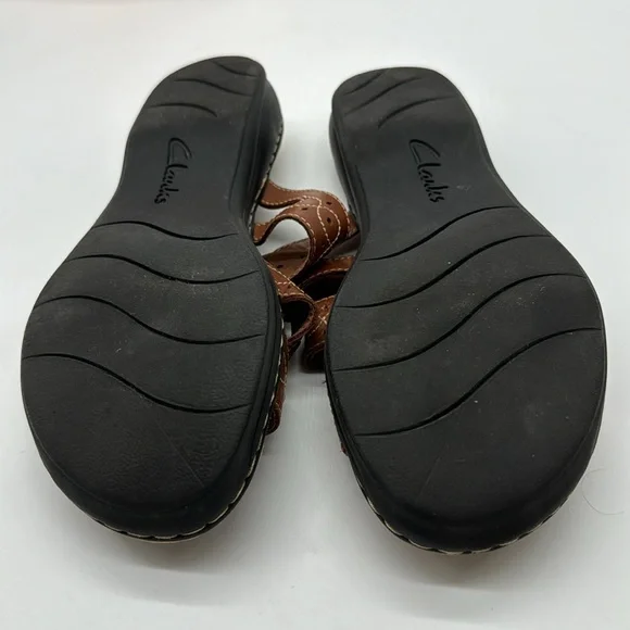 Clarks Brown with white stiching slip on sandals Size 9.5 MCS6587J - Picture 5 of 7